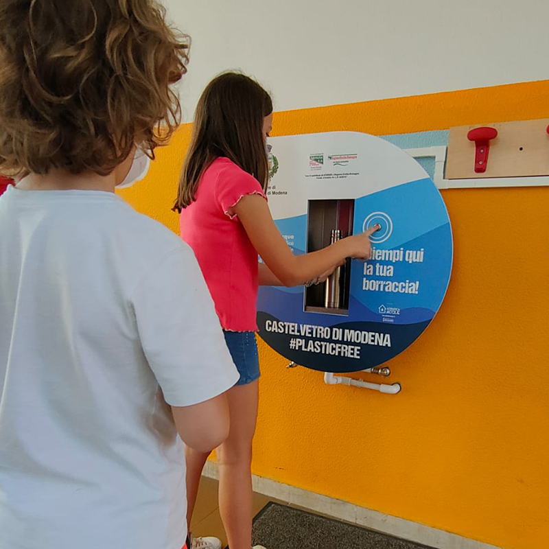 erogatore d'acqua in una scuola